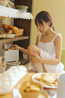不扣钮扣的女孩
